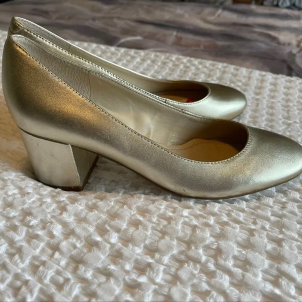 Marc Fisher Block heels 5.5M gold color NWT